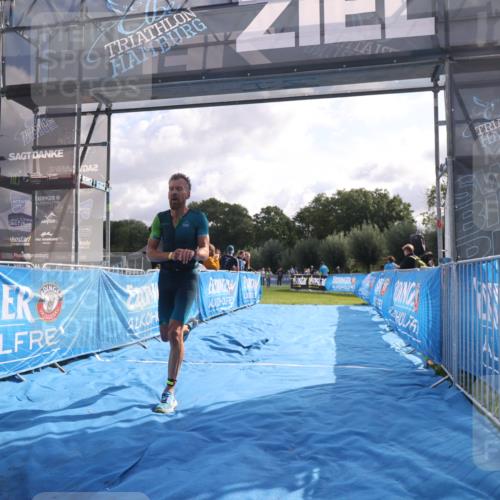25.08.2024 - Elbe Triathlon Hamburg H.Heesch http://msf.ph/oto/6837197 25.08.2024 10:18:38 Ziel 45 meine-sportfotos.de
