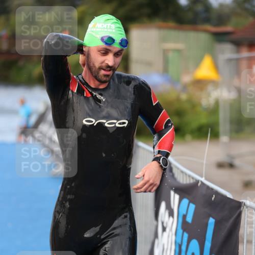 25.08.2024 - Elbe Triathlon Hamburg H.Heesch http://msf.ph/oto/6837200 25.08.2024 08:36:52 Schwimmen 44 meine-sportfotos.de