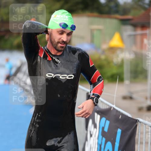 25.08.2024 - Elbe Triathlon Hamburg H.Heesch http://msf.ph/oto/6837201 25.08.2024 08:36:52 Schwimmen 44 meine-sportfotos.de