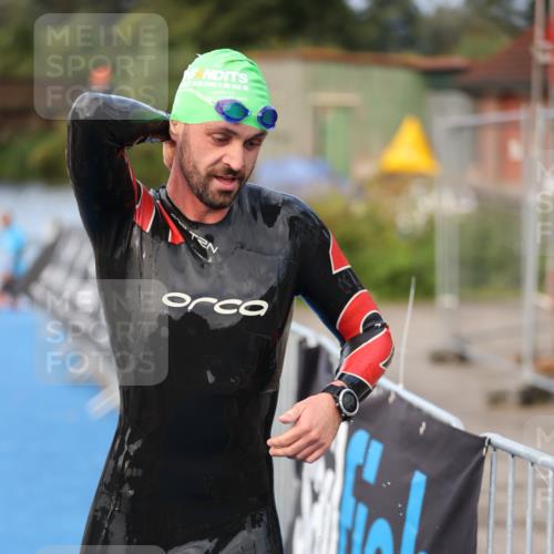 25.08.2024 - Elbe Triathlon Hamburg H.Heesch http://msf.ph/oto/6837205 25.08.2024 08:36:52 Schwimmen 44 meine-sportfotos.de