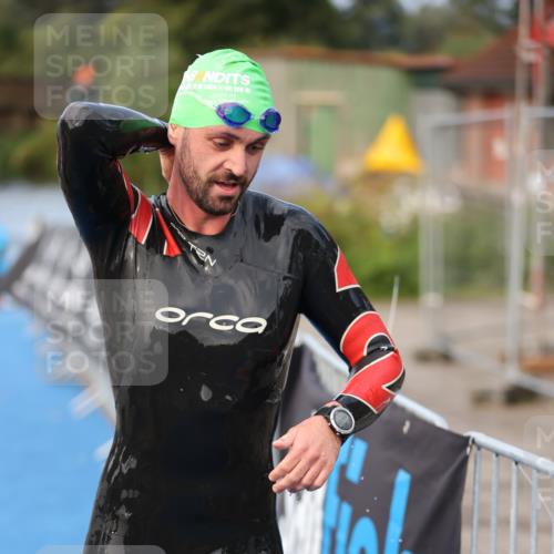 25.08.2024 - Elbe Triathlon Hamburg H.Heesch http://msf.ph/oto/6837212 25.08.2024 08:36:52 Schwimmen 44 meine-sportfotos.de