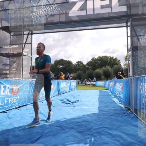 25.08.2024 - Elbe Triathlon Hamburg H.Heesch http://msf.ph/oto/6837219 25.08.2024 10:18:38 Ziel 45 meine-sportfotos.de