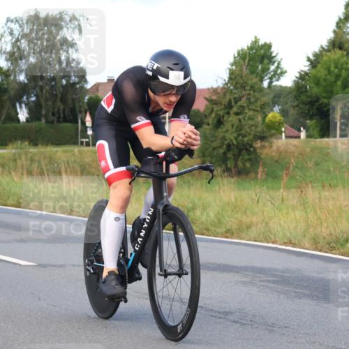 25.08.2024 - Elbe Triathlon Hamburg Fuchs,  Jonas http://msf.ph/oto/6837220 25.08.2024 08:48:46 Radfahren 65 meine-sportfotos.de