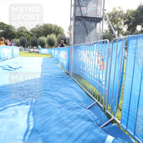 25.08.2024 - Elbe Triathlon Hamburg H.Heesch http://msf.ph/oto/6837222 25.08.2024 10:18:54 Ziel  meine-sportfotos.de