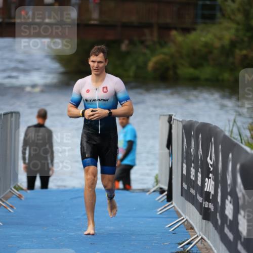25.08.2024 - Elbe Triathlon Hamburg H.Heesch http://msf.ph/oto/6837228 25.08.2024 08:37:19 Schwimmen 67 meine-sportfotos.de