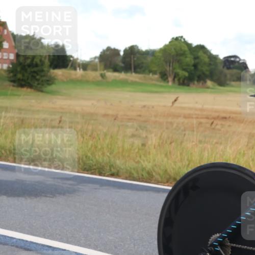 25.08.2024 - Elbe Triathlon Hamburg Fuchs,  Jonas http://msf.ph/oto/6837230 25.08.2024 08:48:46 Radfahren 65 meine-sportfotos.de