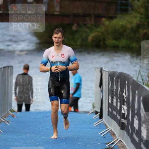 25.08.2024 - Elbe Triathlon Hamburg H.Heesch http://msf.ph/oto/6837236 25.08.2024 08:37:19 Schwimmen 67 meine-sportfotos.de