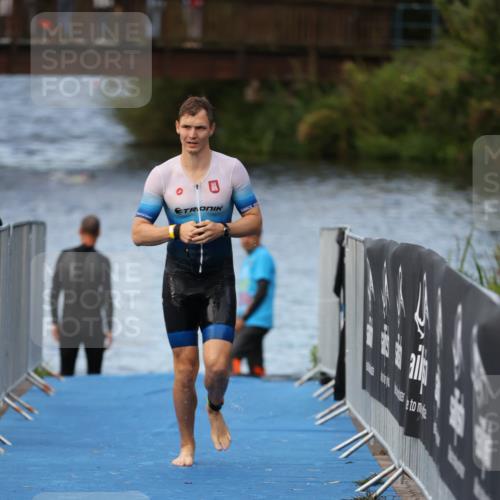 25.08.2024 - Elbe Triathlon Hamburg H.Heesch http://msf.ph/oto/6837241 25.08.2024 08:37:19 Schwimmen 67 meine-sportfotos.de