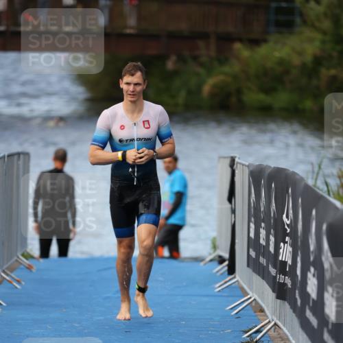 25.08.2024 - Elbe Triathlon Hamburg H.Heesch http://msf.ph/oto/6837245 25.08.2024 08:37:19 Schwimmen 67 meine-sportfotos.de