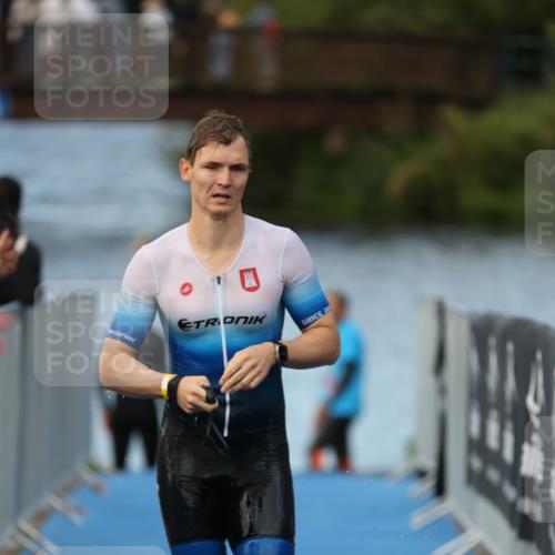 25.08.2024 - Elbe Triathlon Hamburg H.Heesch http://msf.ph/oto/6837255 25.08.2024 08:37:21 Schwimmen 67 meine-sportfotos.de