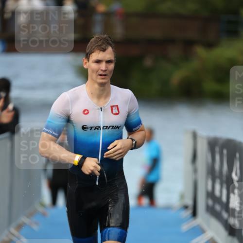 25.08.2024 - Elbe Triathlon Hamburg H.Heesch http://msf.ph/oto/6837270 25.08.2024 08:37:21 Schwimmen 67 meine-sportfotos.de