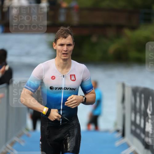 25.08.2024 - Elbe Triathlon Hamburg H.Heesch http://msf.ph/oto/6837277 25.08.2024 08:37:21 Schwimmen 67 meine-sportfotos.de