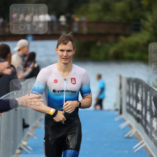 25.08.2024 - Elbe Triathlon Hamburg H.Heesch http://msf.ph/oto/6837291 25.08.2024 08:37:22 Schwimmen 67 meine-sportfotos.de