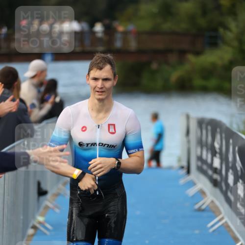 25.08.2024 - Elbe Triathlon Hamburg H.Heesch http://msf.ph/oto/6837295 25.08.2024 08:37:22 Schwimmen 67 meine-sportfotos.de
