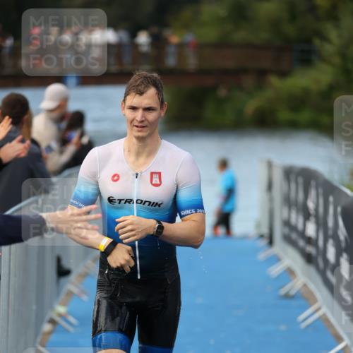 25.08.2024 - Elbe Triathlon Hamburg H.Heesch http://msf.ph/oto/6837300 25.08.2024 08:37:22 Schwimmen 67 meine-sportfotos.de