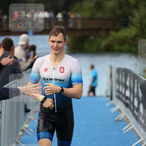 25.08.2024 - Elbe Triathlon Hamburg H.Heesch http://msf.ph/oto/6837306 25.08.2024 08:37:22 Schwimmen 67 meine-sportfotos.de