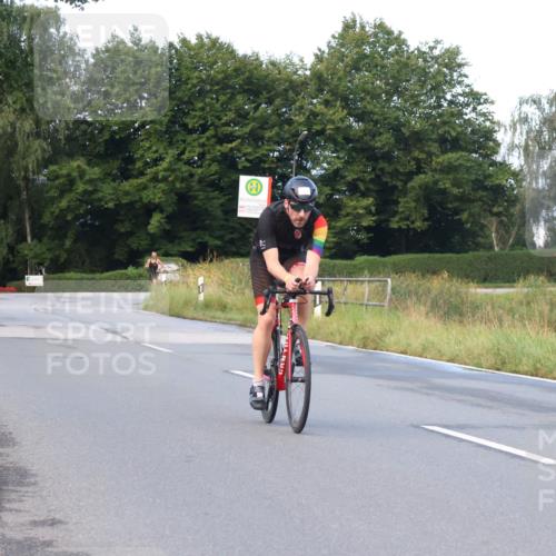 25.08.2024 - Elbe Triathlon Hamburg Fuchs,  Jonas http://msf.ph/oto/6837312 25.08.2024 08:49:20 Radfahren 53 meine-sportfotos.de