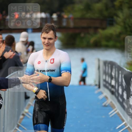 25.08.2024 - Elbe Triathlon Hamburg H.Heesch http://msf.ph/oto/6837314 25.08.2024 08:37:22 Schwimmen 67 meine-sportfotos.de