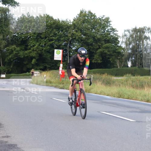 25.08.2024 - Elbe Triathlon Hamburg Fuchs,  Jonas http://msf.ph/oto/6837317 25.08.2024 08:49:21 Radfahren 53 meine-sportfotos.de