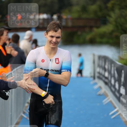 25.08.2024 - Elbe Triathlon Hamburg H.Heesch http://msf.ph/oto/6837330 25.08.2024 08:37:22 Schwimmen 67 meine-sportfotos.de