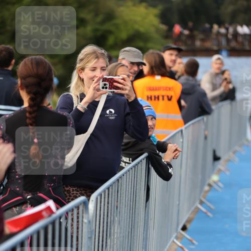 25.08.2024 - Elbe Triathlon Hamburg H.Heesch http://msf.ph/oto/6837348 25.08.2024 08:37:23 Schwimmen 67 meine-sportfotos.de