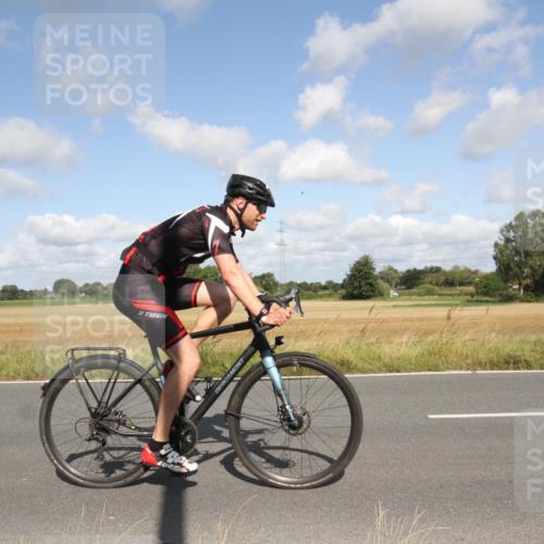 25.08.2024 - Elbe Triathlon Hamburg Fuchs,  Jonas http://msf.ph/oto/6837350 25.08.2024 10:40:34 Radfahren 669, 491, 598, 781, 783 meine-sportfotos.de