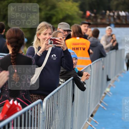 25.08.2024 - Elbe Triathlon Hamburg H.Heesch http://msf.ph/oto/6837354 25.08.2024 08:37:24 Schwimmen 67 meine-sportfotos.de