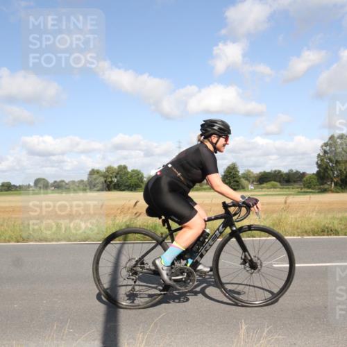 25.08.2024 - Elbe Triathlon Hamburg Fuchs,  Jonas http://msf.ph/oto/6837368 25.08.2024 10:40:51 Radfahren 521, 1418, 461, 612, 1417, 782 meine-sportfotos.de