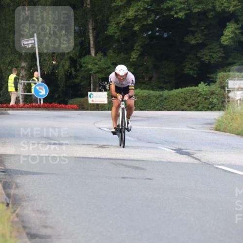 25.08.2024 - Elbe Triathlon Hamburg Fuchs,  Jonas http://msf.ph/oto/6837369 25.08.2024 08:50:03 Radfahren 73 meine-sportfotos.de