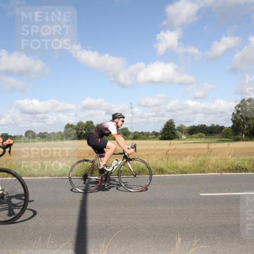 25.08.2024 - Elbe Triathlon Hamburg Fuchs,  Jonas http://msf.ph/oto/6837372 25.08.2024 10:40:51 Radfahren 521, 1418, 461, 612, 1417, 782 meine-sportfotos.de