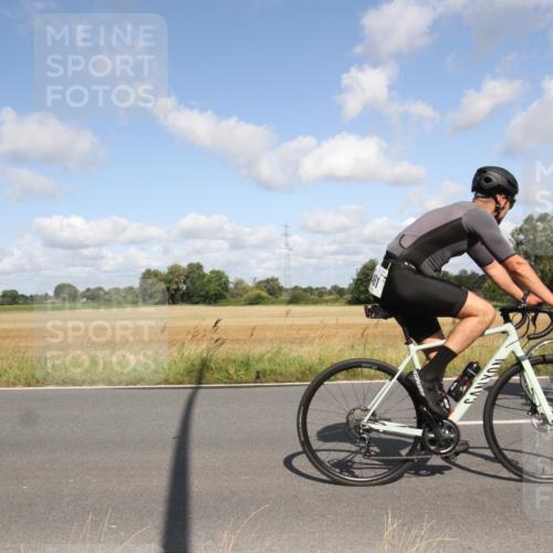 25.08.2024 - Elbe Triathlon Hamburg Fuchs,  Jonas http://msf.ph/oto/6837377 25.08.2024 10:40:52 Radfahren 521, 1418, 461, 612, 1417, 782 meine-sportfotos.de