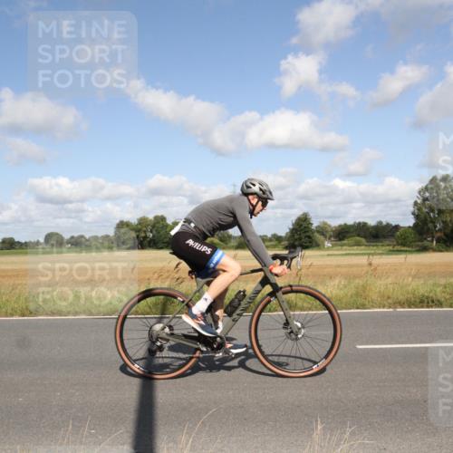 25.08.2024 - Elbe Triathlon Hamburg Fuchs,  Jonas http://msf.ph/oto/6837380 25.08.2024 10:40:52 Radfahren 521, 1418, 461, 612, 1417, 782 meine-sportfotos.de