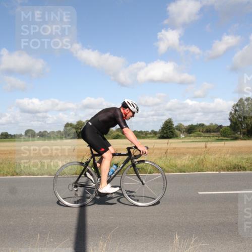 25.08.2024 - Elbe Triathlon Hamburg Fuchs,  Jonas http://msf.ph/oto/6837385 25.08.2024 10:40:54 Radfahren 521, 1418, 461, 612, 1417, 782 meine-sportfotos.de