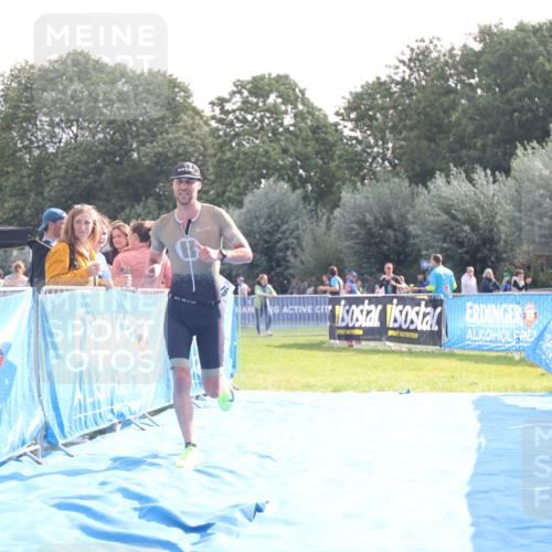 25.08.2024 - Elbe Triathlon Hamburg H.Heesch http://msf.ph/oto/6837388 25.08.2024 10:21:21 Ziel 97 meine-sportfotos.de