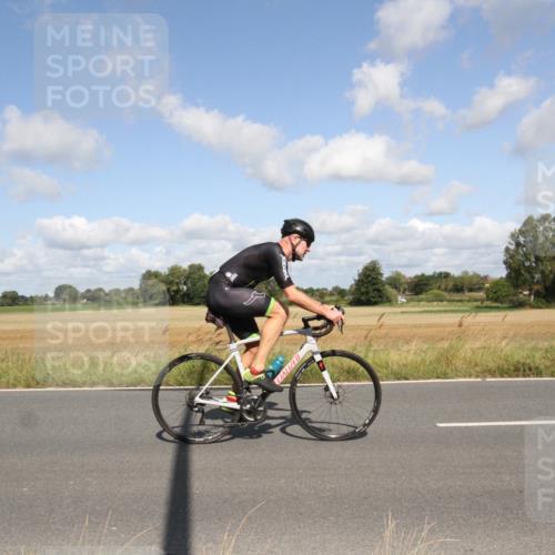 25.08.2024 - Elbe Triathlon Hamburg Fuchs,  Jonas http://msf.ph/oto/6837392 25.08.2024 10:40:56 Radfahren 521, 1418, 461, 612, 1417, 782 meine-sportfotos.de