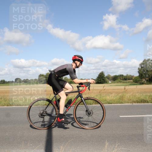 25.08.2024 - Elbe Triathlon Hamburg Fuchs,  Jonas http://msf.ph/oto/6837399 25.08.2024 10:41:05 Radfahren 1449, 582, 1438, 1445, 794 meine-sportfotos.de