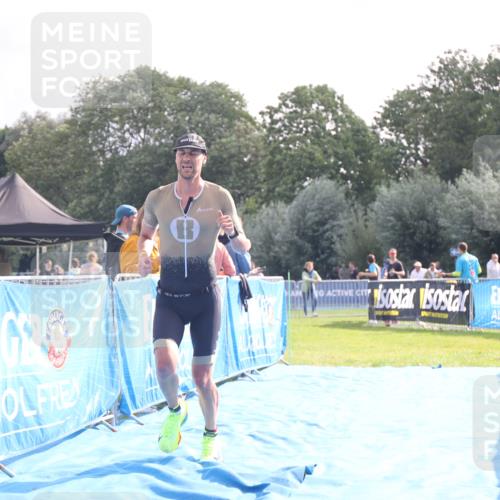 25.08.2024 - Elbe Triathlon Hamburg H.Heesch http://msf.ph/oto/6837406 25.08.2024 10:21:22 Ziel 97 meine-sportfotos.de