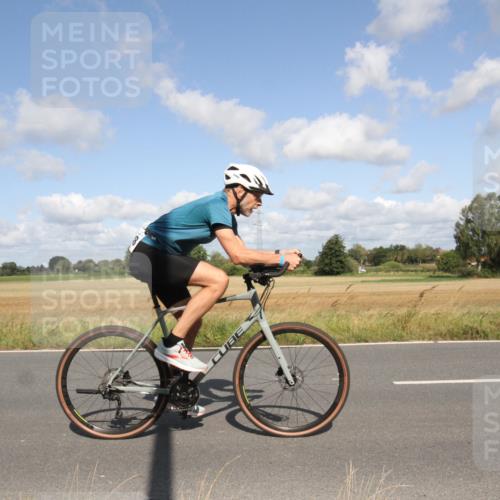 25.08.2024 - Elbe Triathlon Hamburg Fuchs,  Jonas http://msf.ph/oto/6837407 25.08.2024 10:41:08 Radfahren 1449, 582, 1438, 1445, 794, 1424 meine-sportfotos.de