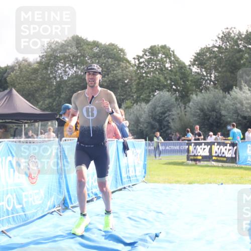 25.08.2024 - Elbe Triathlon Hamburg H.Heesch http://msf.ph/oto/6837409 25.08.2024 10:21:22 Ziel 97 meine-sportfotos.de