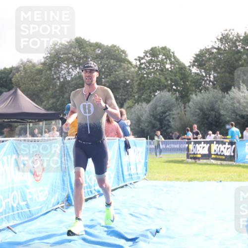 25.08.2024 - Elbe Triathlon Hamburg H.Heesch http://msf.ph/oto/6837412 25.08.2024 10:21:22 Ziel 97 meine-sportfotos.de