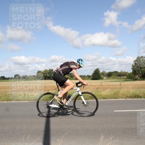25.08.2024 - Elbe Triathlon Hamburg Fuchs,  Jonas http://msf.ph/oto/6837420 25.08.2024 10:41:14 Radfahren 1438, 1445, 794, 1424, 273 meine-sportfotos.de