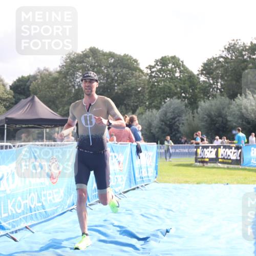 25.08.2024 - Elbe Triathlon Hamburg H.Heesch http://msf.ph/oto/6837423 25.08.2024 10:21:22 Ziel 97 meine-sportfotos.de