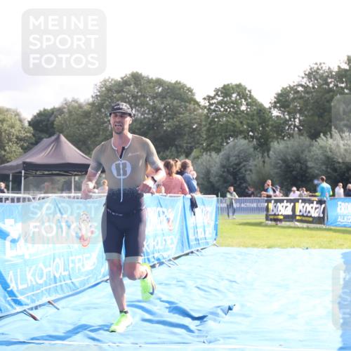 25.08.2024 - Elbe Triathlon Hamburg H.Heesch http://msf.ph/oto/6837428 25.08.2024 10:21:22 Ziel 97 meine-sportfotos.de