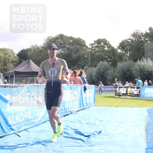 25.08.2024 - Elbe Triathlon Hamburg H.Heesch http://msf.ph/oto/6837432 25.08.2024 10:21:22 Ziel 97 meine-sportfotos.de