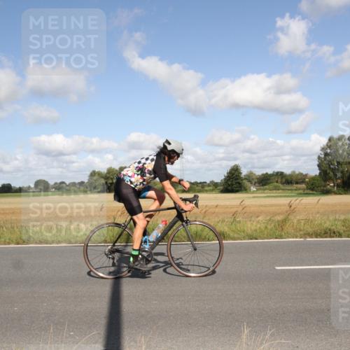 25.08.2024 - Elbe Triathlon Hamburg Fuchs,  Jonas http://msf.ph/oto/6837433 25.08.2024 10:41:27 Radfahren 576, 1411, 751, 558 meine-sportfotos.de