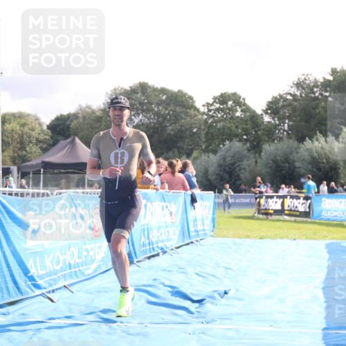 25.08.2024 - Elbe Triathlon Hamburg H.Heesch http://msf.ph/oto/6837438 25.08.2024 10:21:22 Ziel 97 meine-sportfotos.de