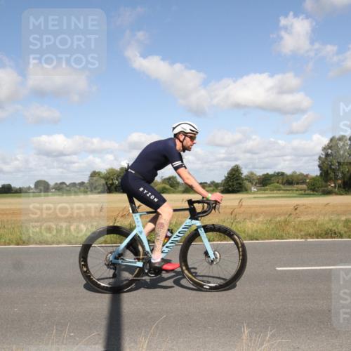 25.08.2024 - Elbe Triathlon Hamburg Fuchs,  Jonas http://msf.ph/oto/6837440 25.08.2024 10:41:28 Radfahren 576, 1411, 751, 558 meine-sportfotos.de