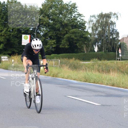 25.08.2024 - Elbe Triathlon Hamburg Fuchs,  Jonas http://msf.ph/oto/6837443 25.08.2024 08:50:17 Radfahren 109 meine-sportfotos.de