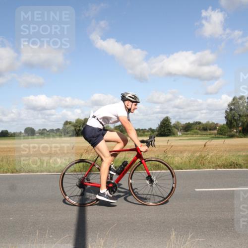 25.08.2024 - Elbe Triathlon Hamburg Fuchs,  Jonas http://msf.ph/oto/6837444 25.08.2024 10:41:31 Radfahren 576, 1411, 751, 558 meine-sportfotos.de