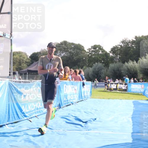 25.08.2024 - Elbe Triathlon Hamburg H.Heesch http://msf.ph/oto/6837450 25.08.2024 10:21:22 Ziel 97 meine-sportfotos.de